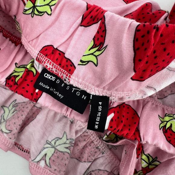 ASOS DESIGN Strawberry Print Ruffle Shorts Pink Size US 4 - Picture 4 of 6